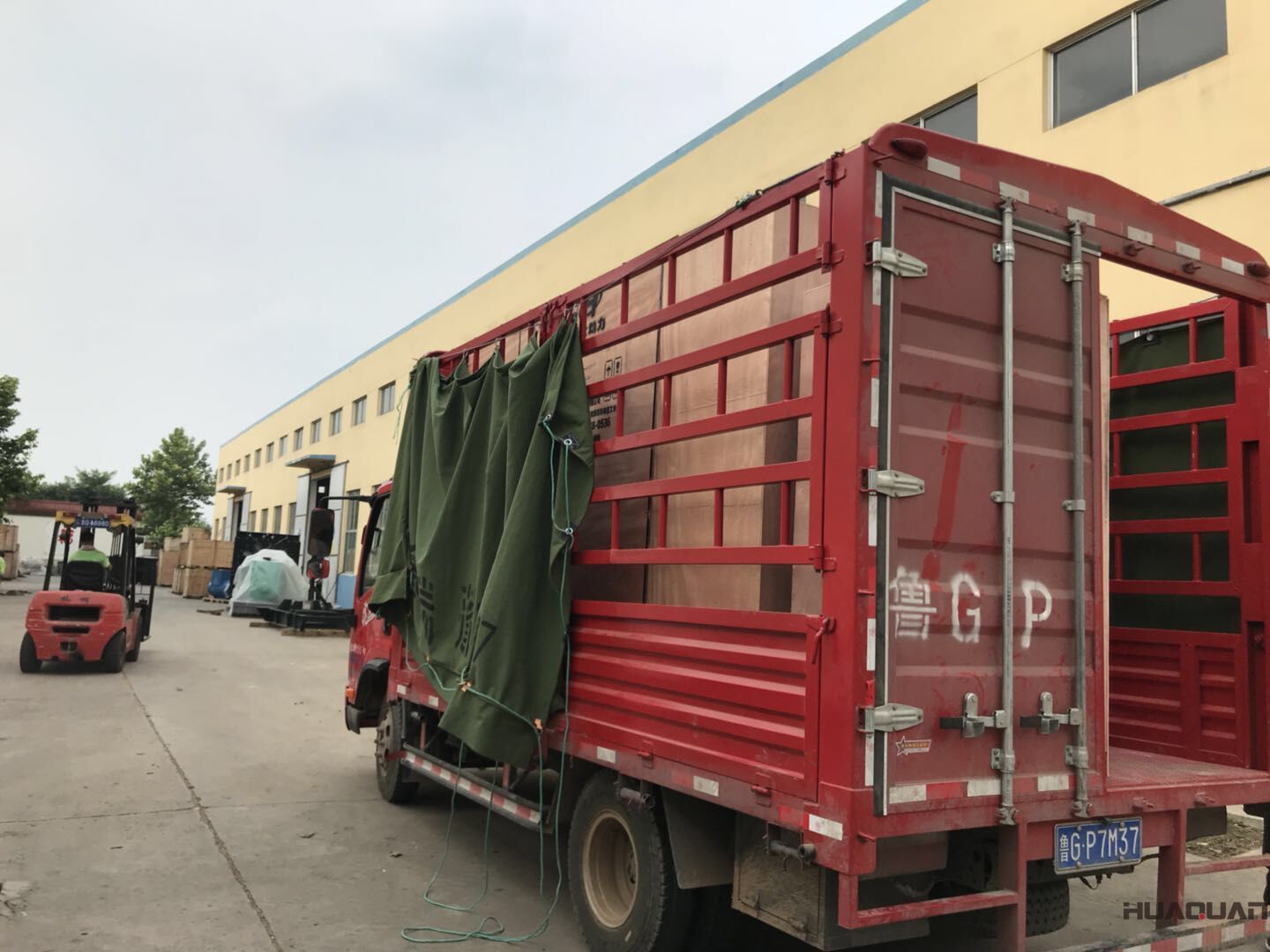 8月21日，一臺800kw自動化柴油發電機組從華全動力順利發往西北地區咸陽市