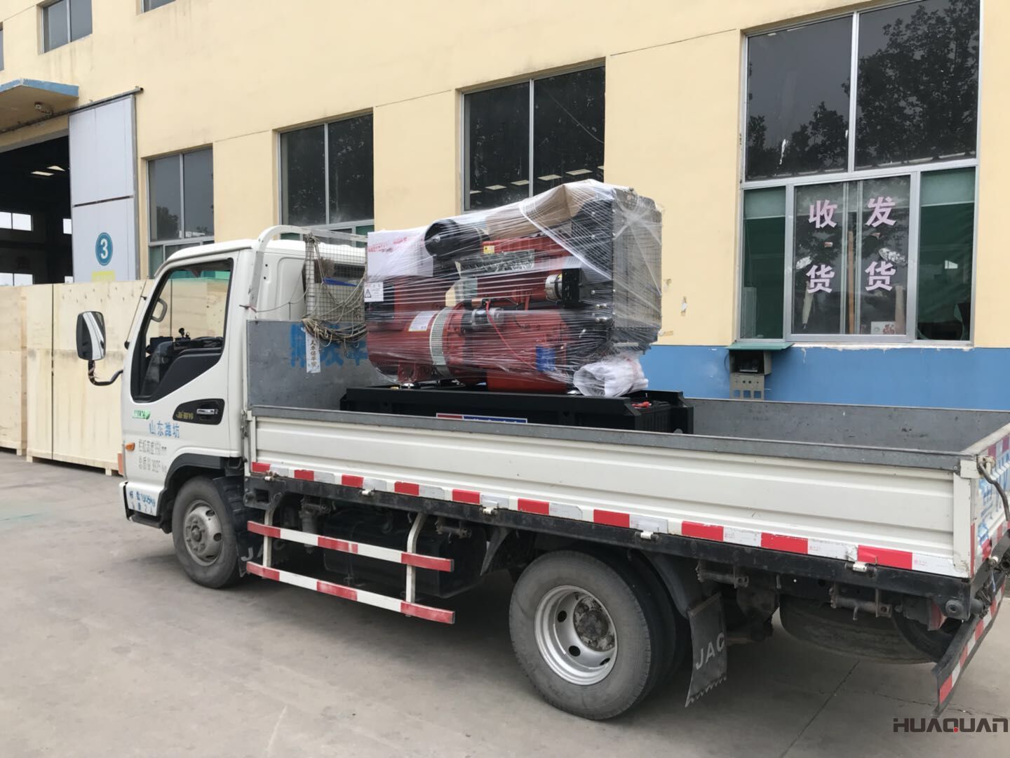 一臺(tái)20kw標(biāo)配型柴油發(fā)電機(jī)組于9月4日發(fā)往福建