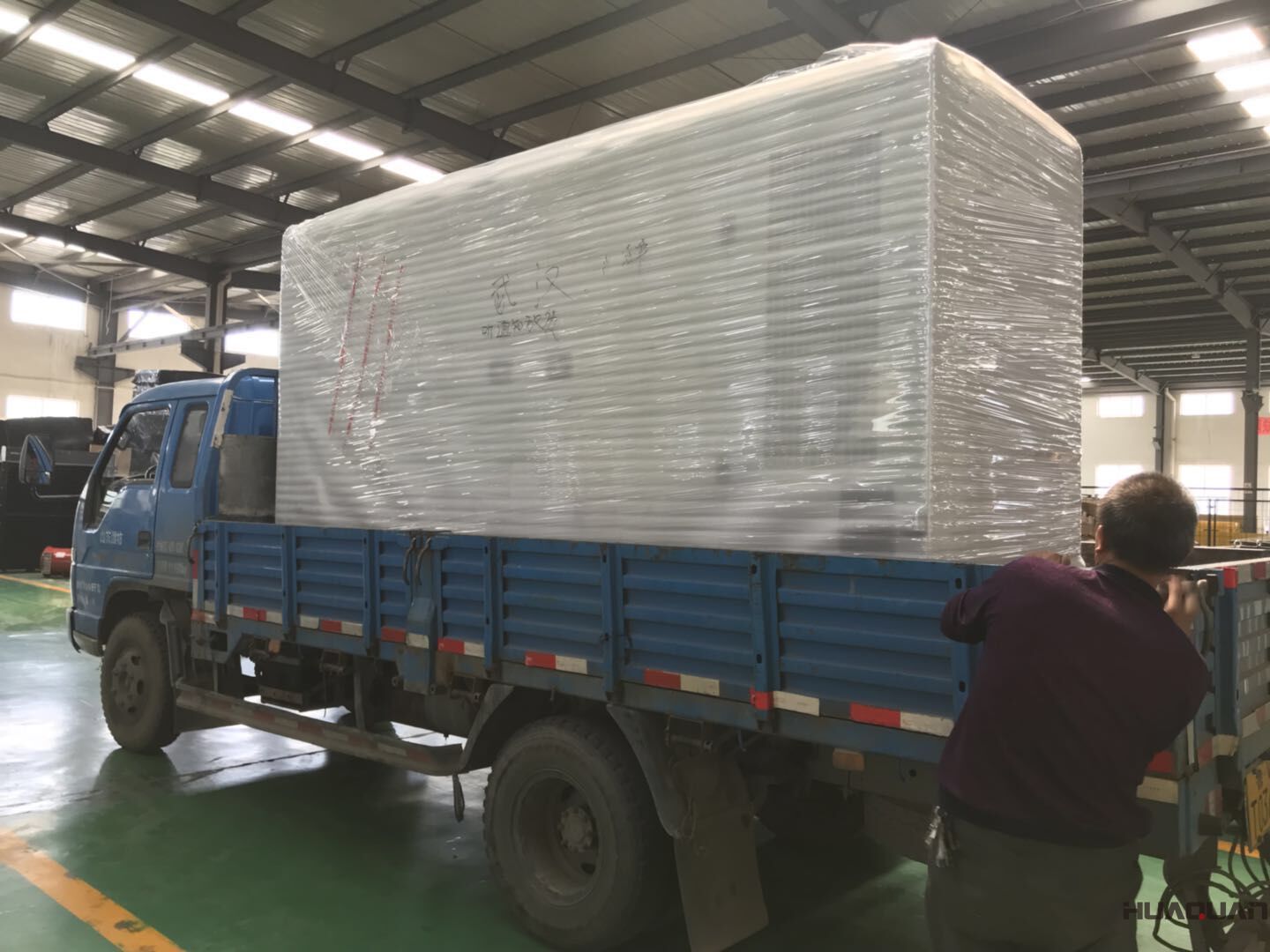 一臺120kw靜音箱型柴油發(fā)電機(jī)組于9月8日發(fā)往山東	
