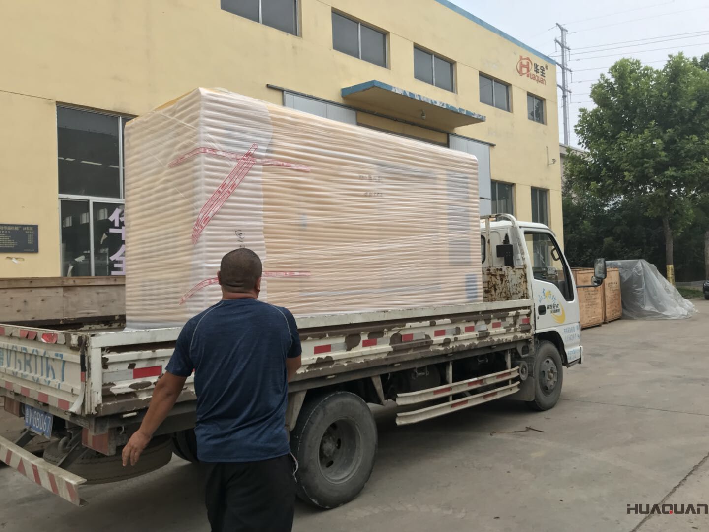 一臺50kw靜音箱型柴油發電機組于9月24日發往山東
