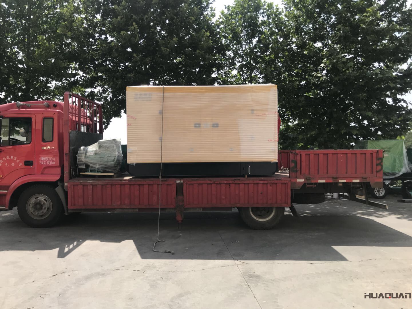 發貨了！10月12日一臺200kw防雨棚型柴油發電機組已發往山東