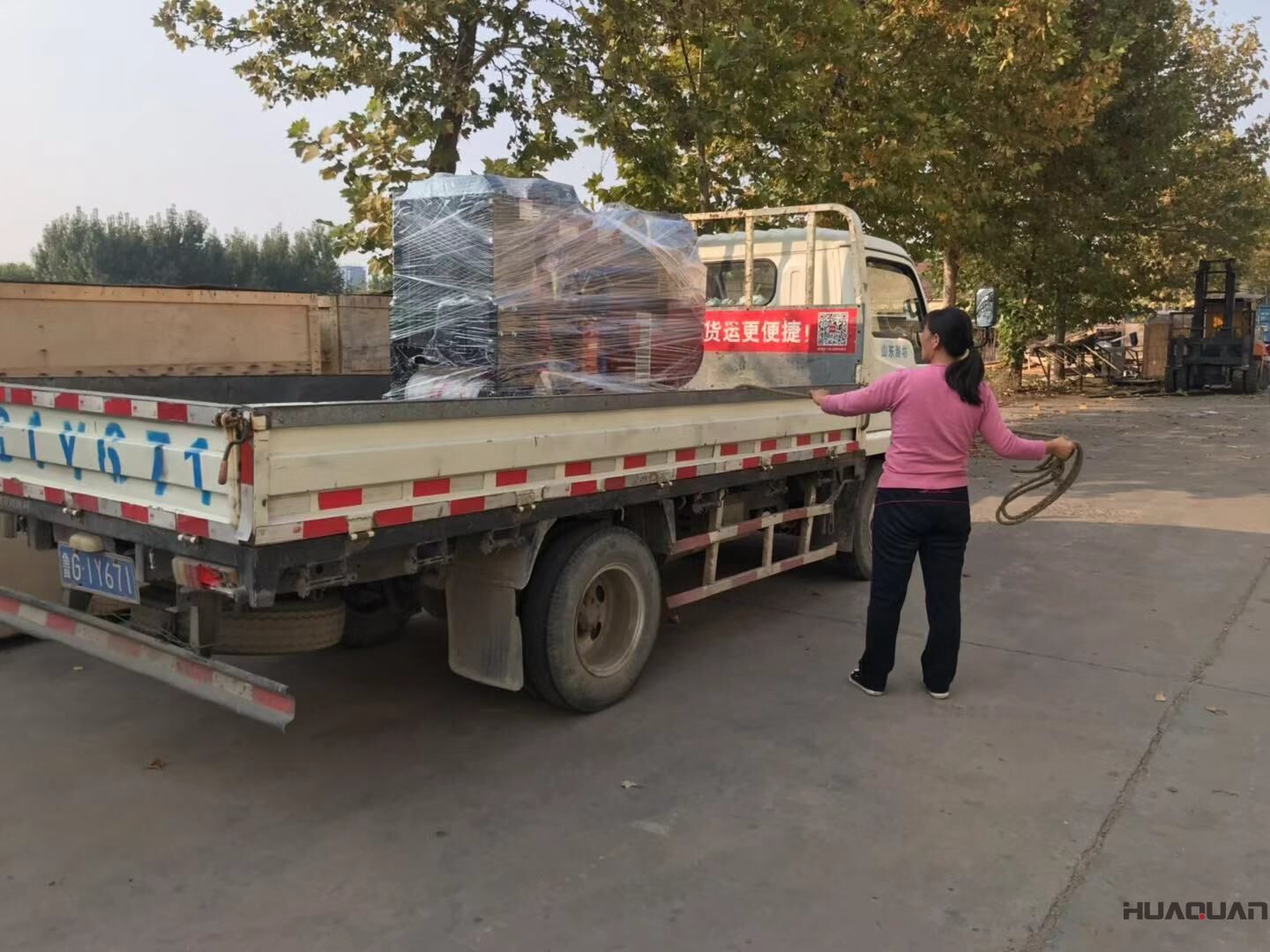 一臺50kw標(biāo)配柴油發(fā)電機(jī)組于10月21日順利從華全動力發(fā)往山東菏澤