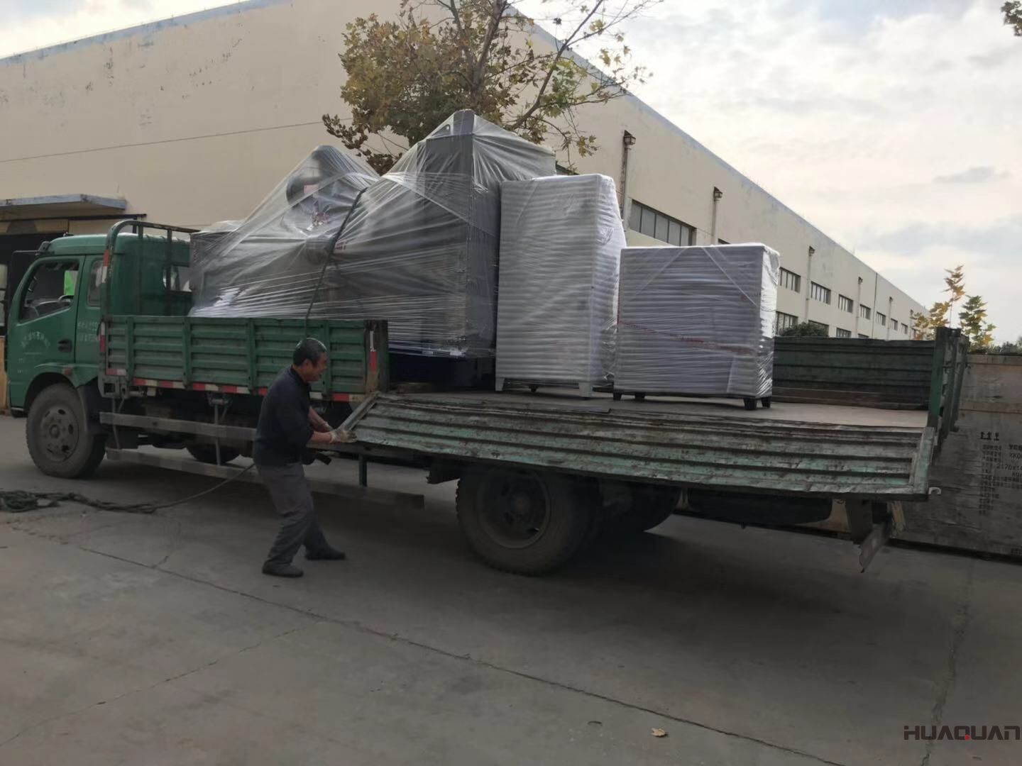 一臺200kw自動化柴油發(fā)電機(jī)組于10月22日從華全動力順利發(fā)往山東煙臺