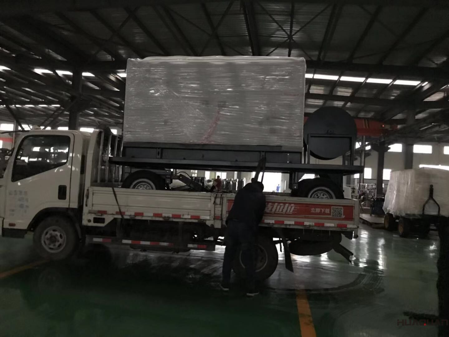 一臺180kw立柜自啟動柴油發電機組于11月29日從華全動力成功發往山東壽光