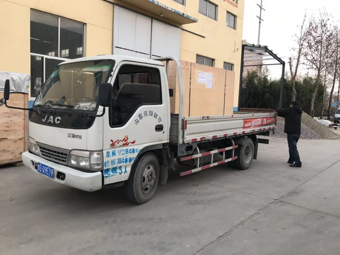 12月22日，天津穆先生從華全動力采購的50kw標配柴油發電機組順利發往目的地