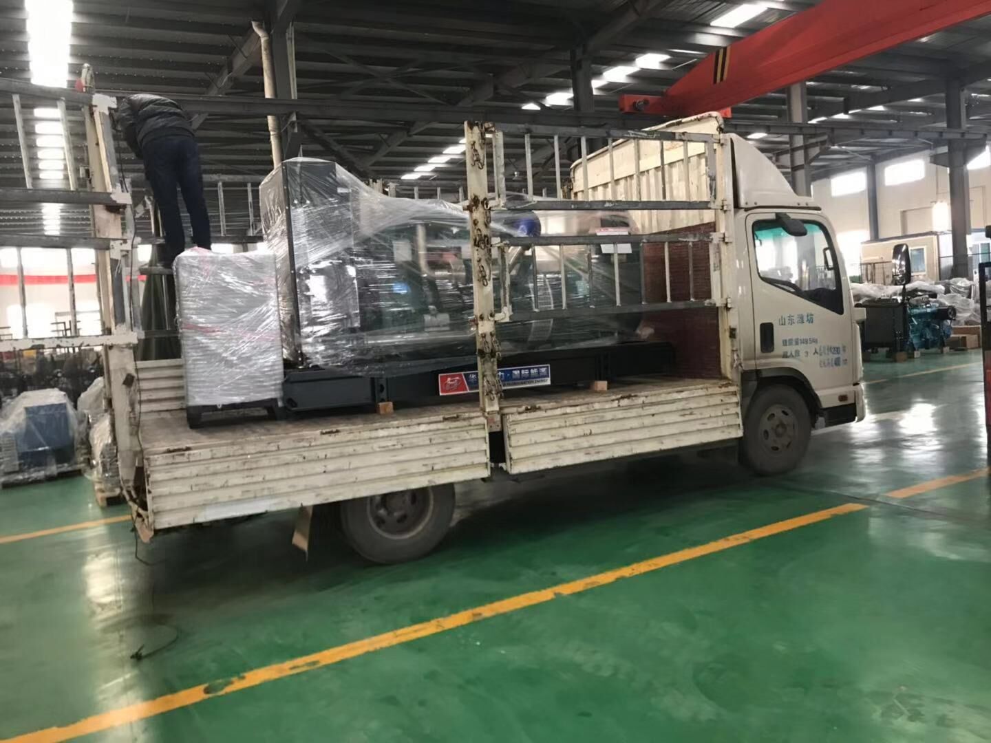 華全動力一臺300kw標配柴油發電機組已于12月29日順利發往天津市