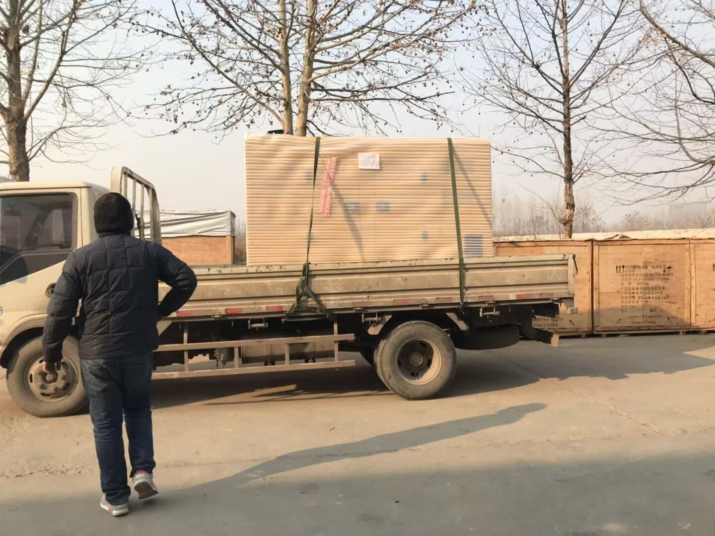 1月3日，王先生從華全動(dòng)力采購的50kw靜音箱柴油發(fā)電機(jī)組順利的發(fā)往河北省