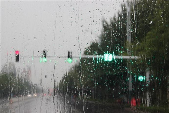 華全發(fā)電機組下雨天發(fā)貨