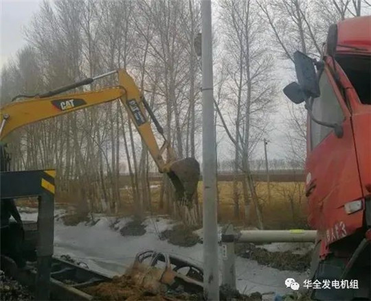 倆大貨車撞斷電桿致5900戶停電 華全發(fā)電機(jī)組用戶未受影響